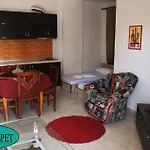 Casa de hóspedes Helpet Radhimë