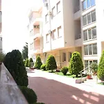 Helpet Casa de hóspedes Radhimë
