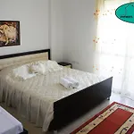 Helpet Casa de hóspedes Radhimë