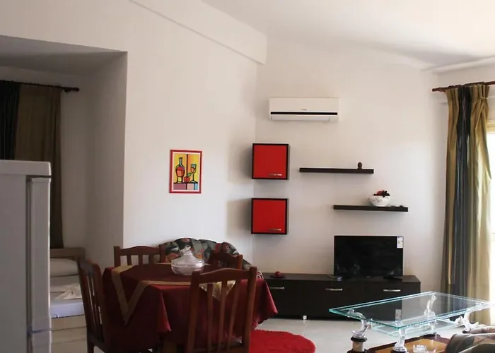 Helpet Casa de hóspedes Radhimë