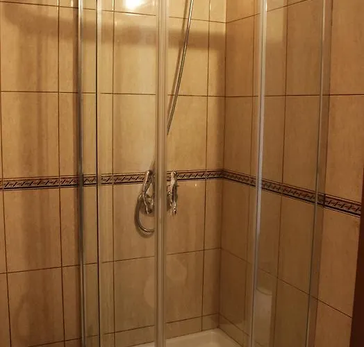 Helpet Casa de hóspedes Radhimë