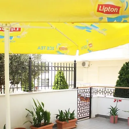 Helpet Pensjonat Radhimë