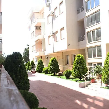 Helpet Pensjonat Radhimë