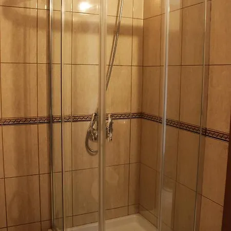 Helpet Pensjonat Radhimë